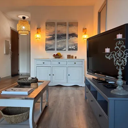 F2 Dans Avec 3 Piscines Apartman *