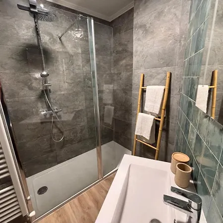 F2 Dans Avec 3 Piscines * Mandelieu